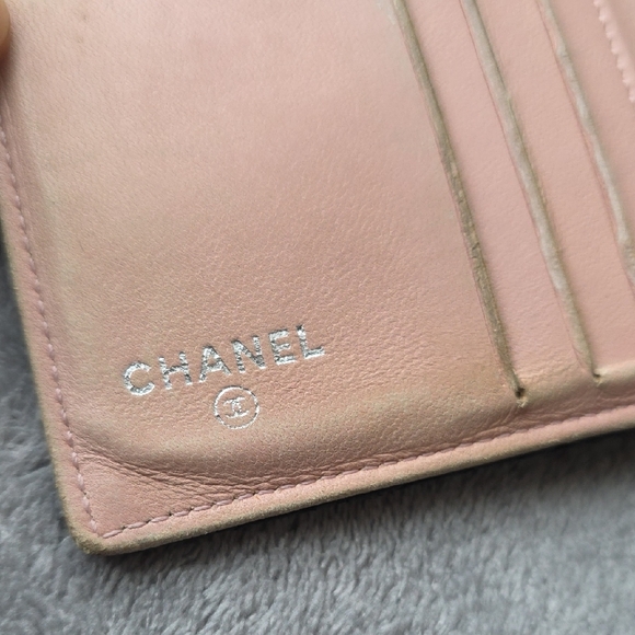 CHANEL Elegant Bifold Black Quilted Wallet - Picture 11 of 14